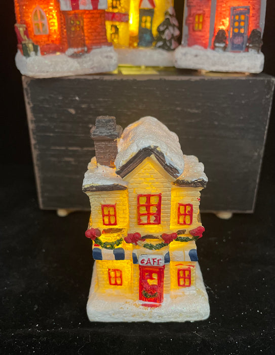 Mini Christmas House with LED 8cm